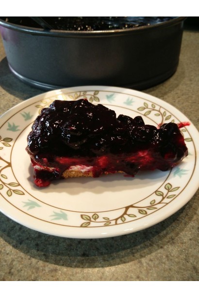 Пиріг з ягодами жимолості Ведмедиця