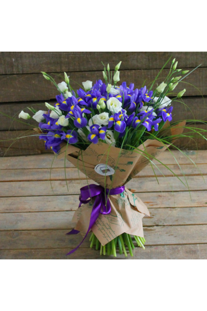 Букет з півниками блакитного кольору