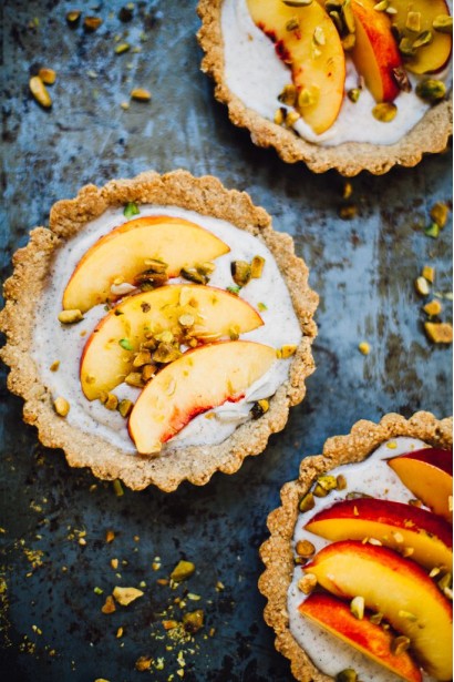 Десерт з нектарина