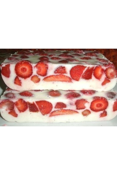 Полуничний десерт з ягодами полуниці садової Ольвіра