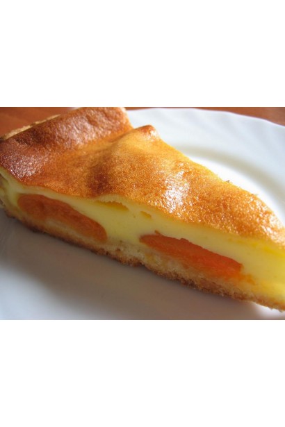 Десерт з нектариновою начинкою